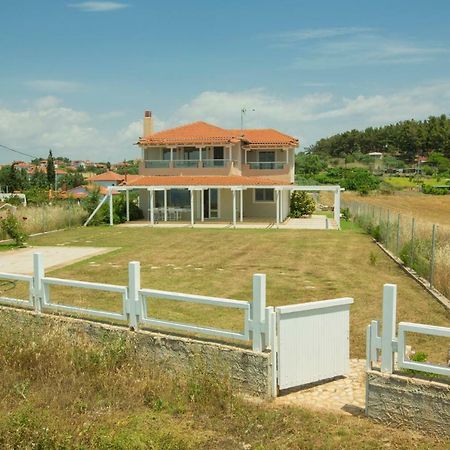 Magnificent Seascape Villa On A Secluded Beach 네아 모우다니아 외부 사진