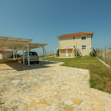 Magnificent Seascape Villa On A Secluded Beach 네아 모우다니아 외부 사진