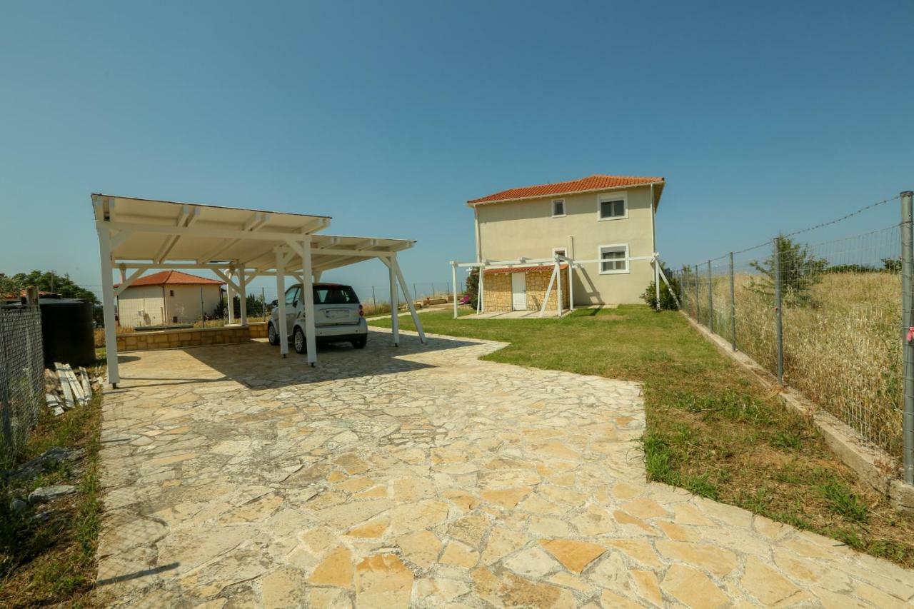 Magnificent Seascape Villa On A Secluded Beach 네아 모우다니아 외부 사진