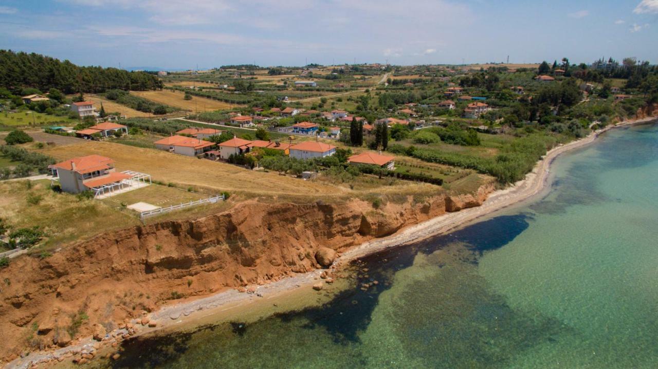 Magnificent Seascape Villa On A Secluded Beach 네아 모우다니아 외부 사진
