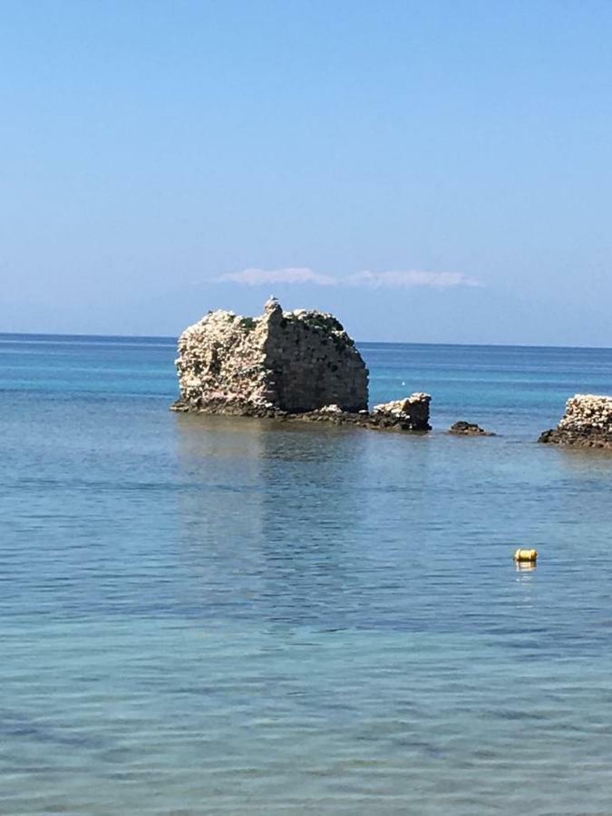 Magnificent Seascape Villa On A Secluded Beach 네아 모우다니아 외부 사진